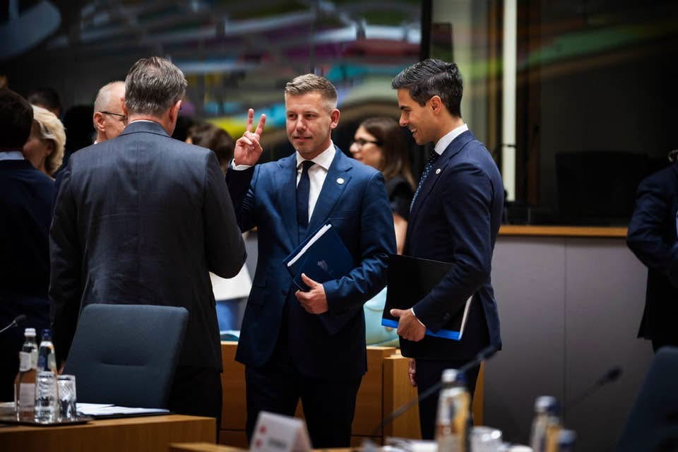 Magyar Péter nekimegy a régi rendszernek