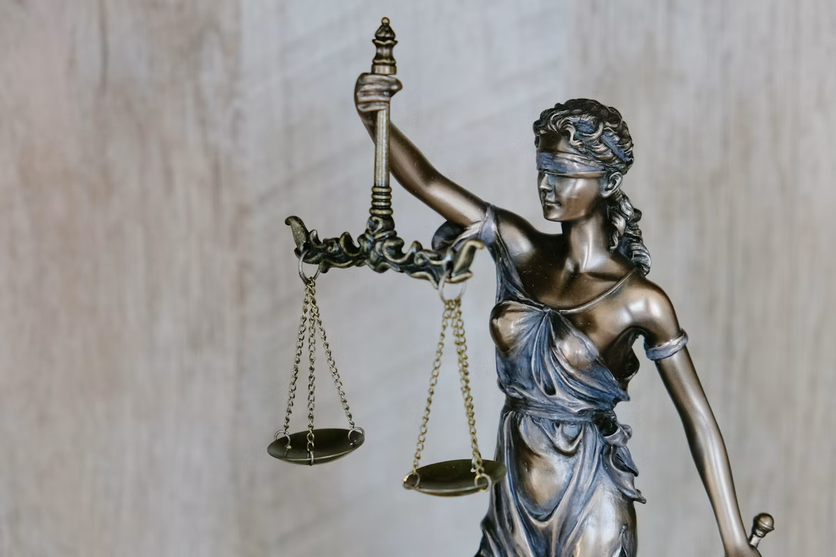 Célkeresztben a volt kormányfő az ukrán pénzszálló miatt
